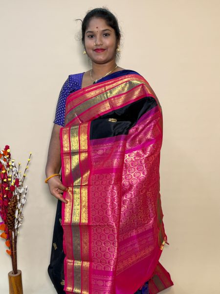 Silk Cotton Korvai Buttas In Black And Pink With Traditional Border