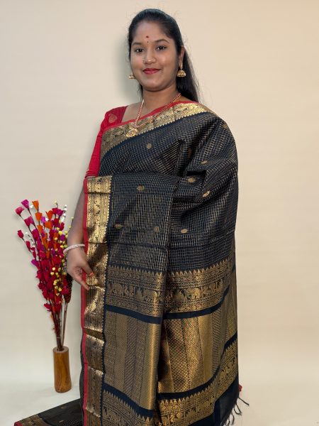 Mangalgiri Silk Cotton Checked Buttas In Black With Traditional Border