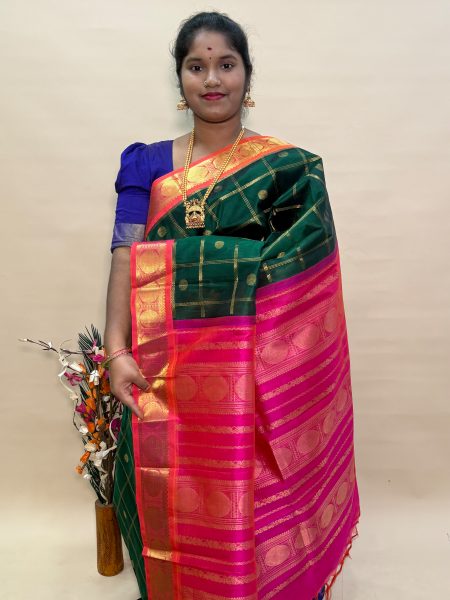 Silk Cotton Korvai Banarasi Checked in Green And Orangish Pink With Traditional Border