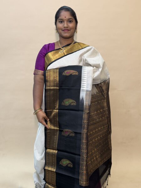 Bridal Kuppadam Silk Cotton Saree In Half White And Black With Traditional Border